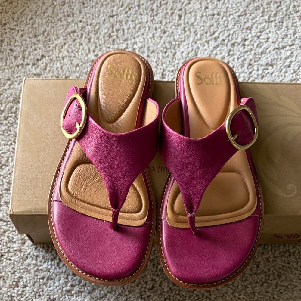 Sofft Women's Fuchsia Sandals with Gold Buckle